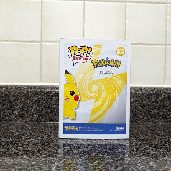 Funko POP Pokémon Waving Pikachu #553 - Picture 3 of 6